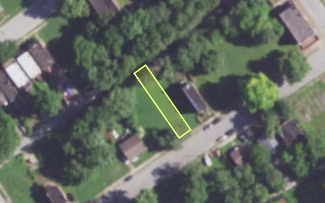 Aerial view of 1829 E PRAIRIE AV — vacant lot, St. Louis with approximate parcel outline