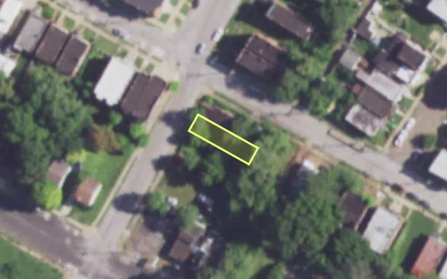 Aerial view of 4168 E WARNE AV — vacant lot, St. Louis with approximate parcel outline