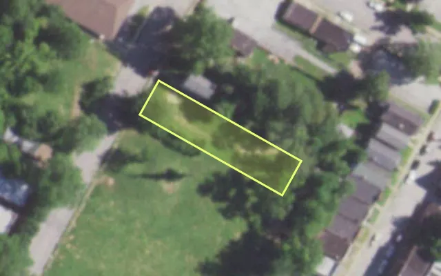 Aerial view of 2850 ARLINGTON AV — vacant lot, St. Louis with approximate parcel outline