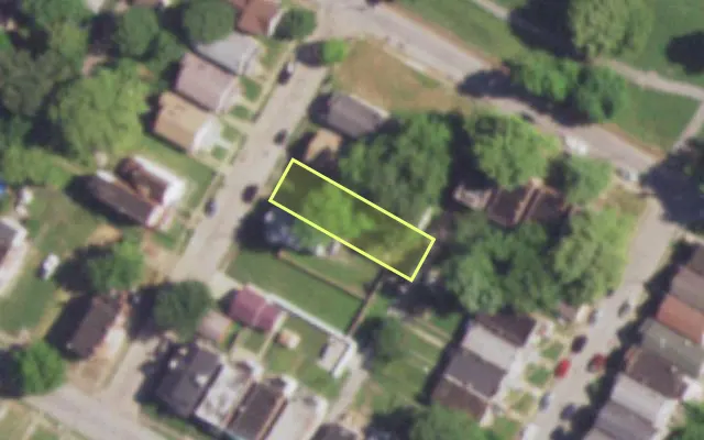 Aerial view of 3020 WALTON PL — vacant lot, St. Louis with approximate parcel outline
