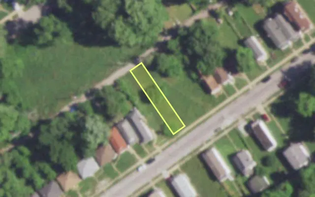 Aerial view of 5241 THRUSH AV — vacant lot, St. Louis with approximate parcel outline
