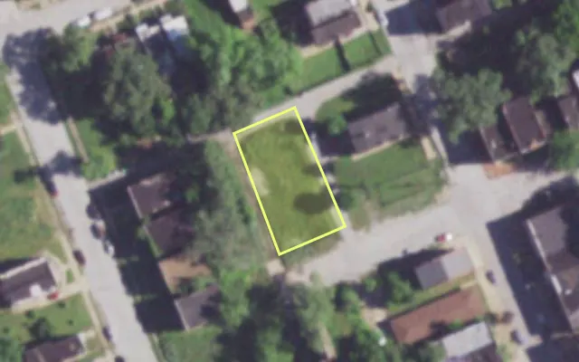 Aerial view of 2013 NEWHOUSE AV — vacant lot, St. Louis with approximate parcel outline