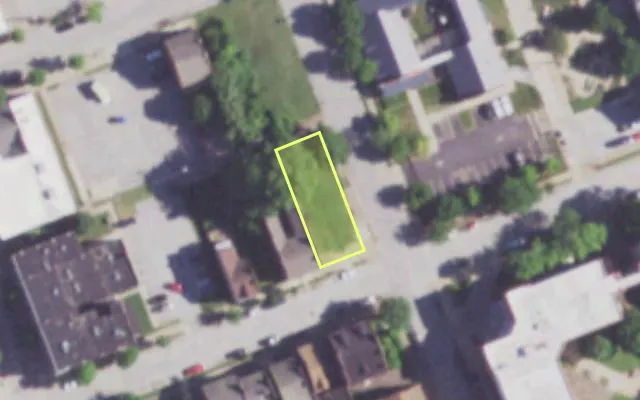 Aerial view of 1301 WARREN ST — vacant lot, St. Louis with approximate parcel outline