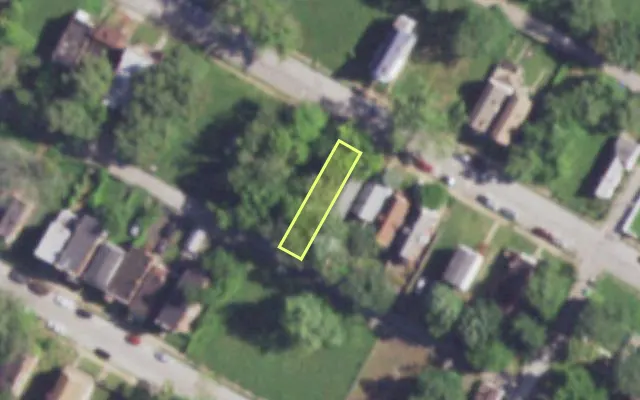 Aerial view of 4440 BESSIE AV — vacant lot, St. Louis with approximate parcel outline