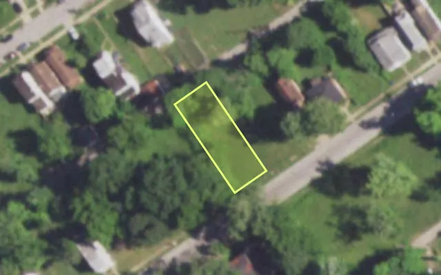 Aerial view of 5431 THRUSH AV — vacant lot, St. Louis with approximate parcel outline