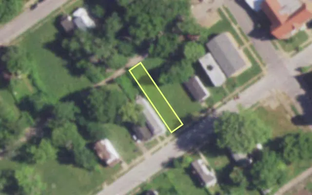 Aerial view of 5261 WREN AV — vacant lot, St. Louis with approximate parcel outline