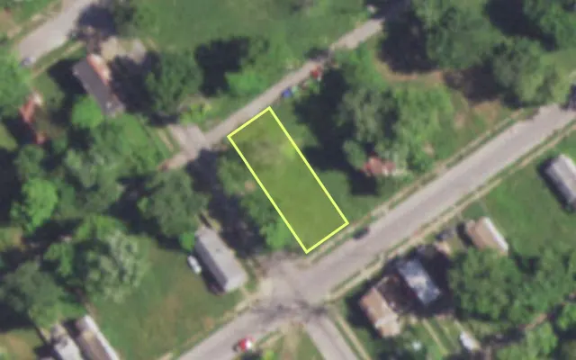 Aerial view of 5501 THRUSH AV — vacant lot, St. Louis with approximate parcel outline