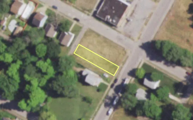 Aerial view of 2421 N TAYLOR AV — vacant lot, St. Louis with approximate parcel outline