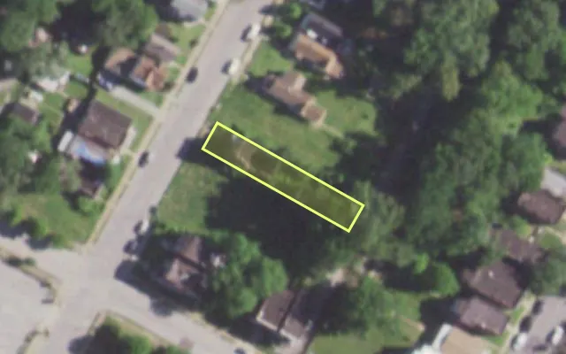 Aerial view of 1910 BELT AV — vacant lot, St. Louis with approximate parcel outline