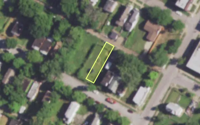 Aerial view of 4617 SACRAMENTO AV — vacant lot, St. Louis with approximate parcel outline