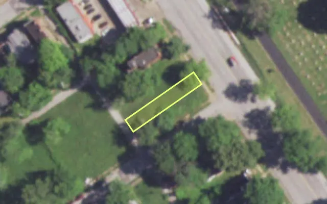 Aerial view of 5702 W FLORISSANT AV — vacant lot, St. Louis with approximate parcel outline