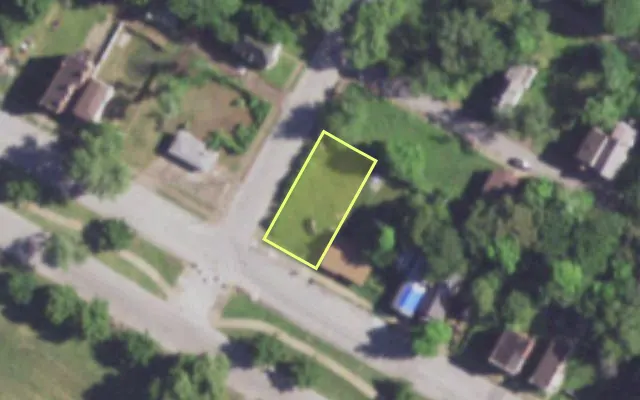 Aerial view of 3947 KOSSUTH AV — vacant lot, St. Louis with approximate parcel outline