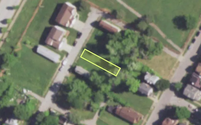 Aerial view of 4230 AUBERT AV — vacant lot, St. Louis with approximate parcel outline