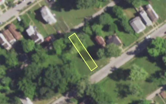 Aerial view of 5435 THRUSH AV — vacant lot, St. Louis with approximate parcel outline