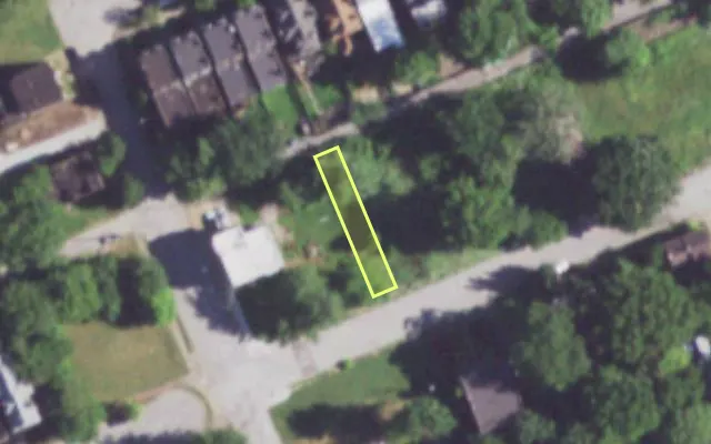 Aerial view of 1425 BREMEN AV — vacant lot, St. Louis with approximate parcel outline