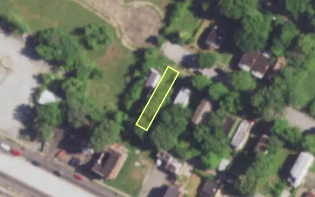 Aerial view of 4644 SACRAMENTO AV — vacant lot, St. Louis with approximate parcel outline