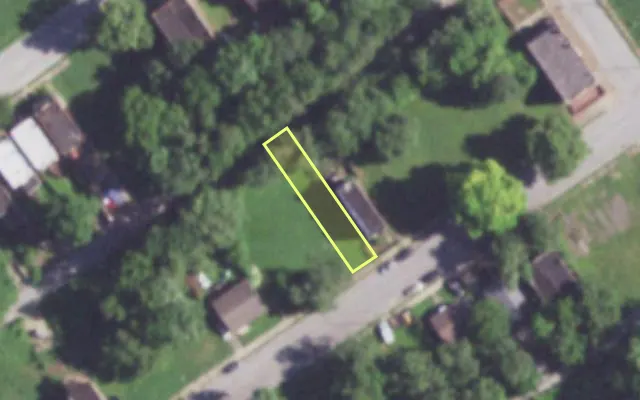 Aerial view of 1827 E PRAIRIE AV — vacant lot, St. Louis with approximate parcel outline