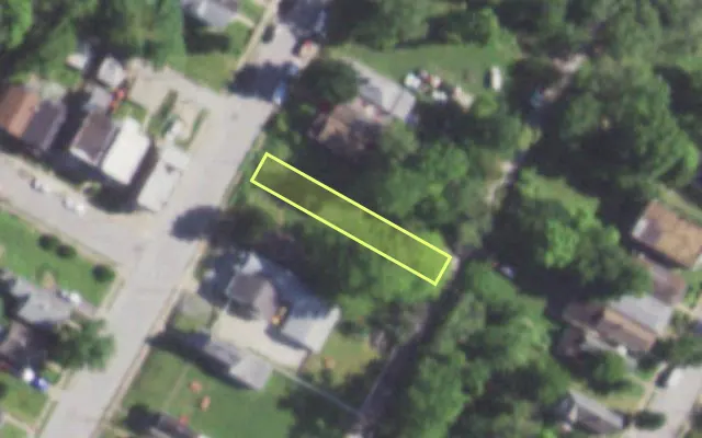 Aerial view of 2732 BELT AV — vacant lot, St. Louis with approximate parcel outline