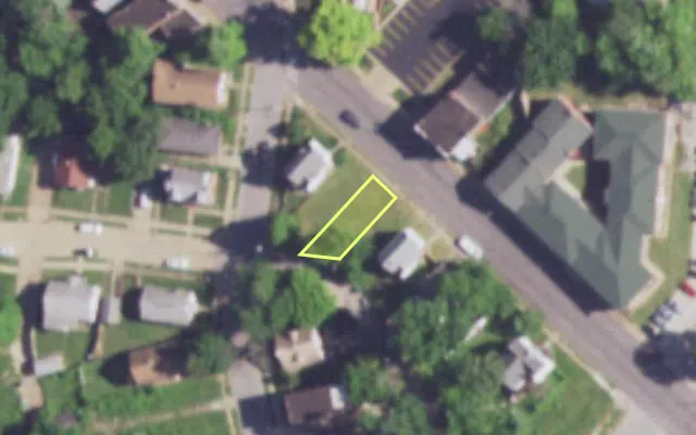 Aerial view of 8429 HALLS FERRY RD — vacant lot, St. Louis with approximate parcel outline