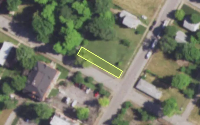 Aerial view of 2401 N TAYLOR AV — vacant lot, St. Louis with approximate parcel outline
