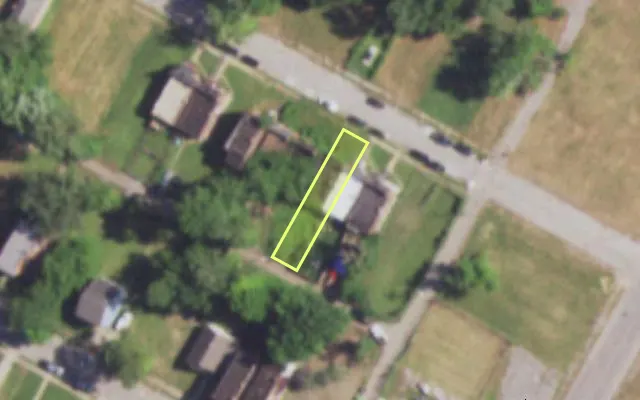 Aerial view of 4526 COTTAGE AV — vacant lot, St. Louis with approximate parcel outline