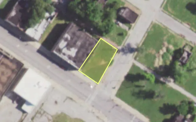 Aerial view of 5901 DR MARTIN LUTHER KING DR — vacant lot, St. Louis with approximate parcel outline