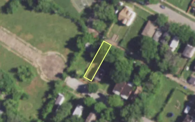 Aerial view of 4645 SACRAMENTO AV — vacant lot, St. Louis with approximate parcel outline