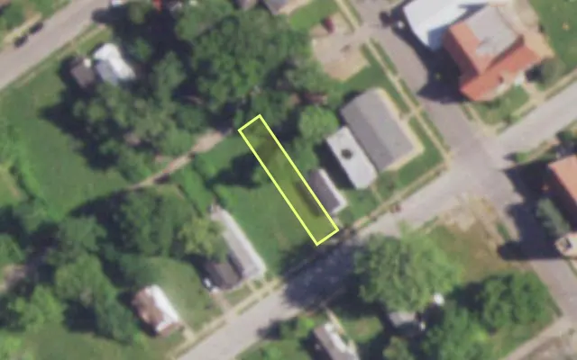 Aerial view of 5267 WREN AV — vacant lot, St. Louis with approximate parcel outline