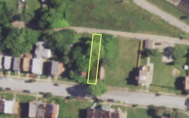 Aerial view of 4557 ENRIGHT AV — vacant lot, St. Louis with approximate parcel outline