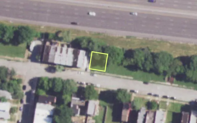 Aerial view of 2741 GEYER AV — vacant lot, St. Louis with approximate parcel outline