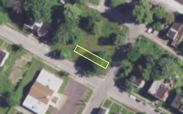 Aerial view of 3003 LAMBDIN AV — vacant lot, St. Louis with approximate parcel outline