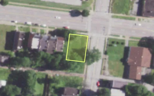 Aerial view of 4900 PAGE BLVD — vacant lot, St. Louis with approximate parcel outline