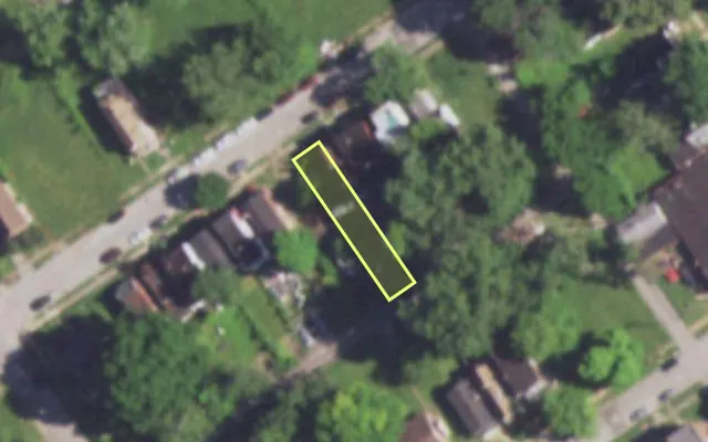 Aerial view of 5526 WREN AV — vacant lot, St. Louis with approximate parcel outline