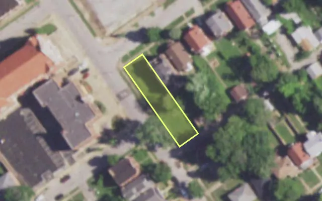 Aerial view of 5302 QUEENS AV — vacant lot, St. Louis with approximate parcel outline