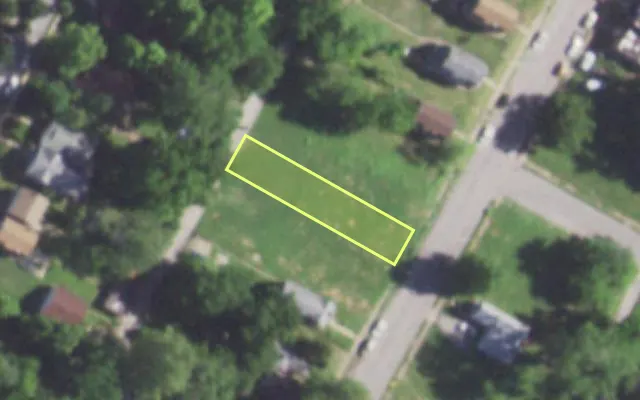 Aerial view of 2543 ARLINGTON AV — vacant lot, St. Louis with approximate parcel outline
