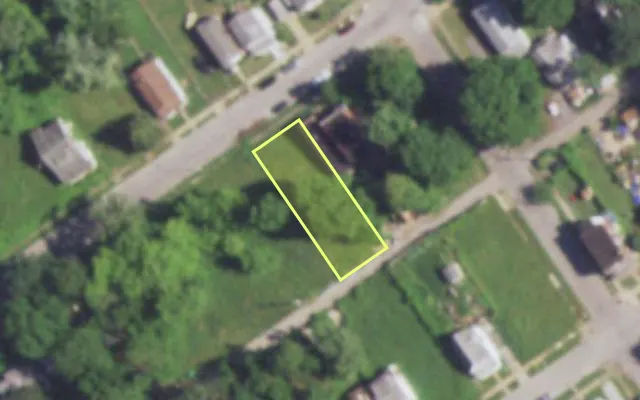 Aerial view of 5052 WREN AV — vacant lot, St. Louis with approximate parcel outline