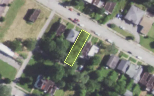 Aerial view of 5242 ST LOUIS AV — vacant lot, St. Louis with approximate parcel outline