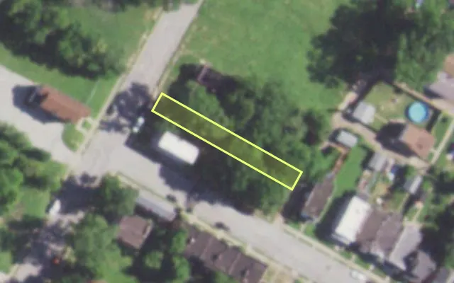 Aerial view of 2804 ARLINGTON AV — vacant lot, St. Louis with approximate parcel outline