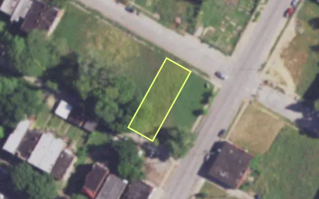Aerial view of 3908 LABADIE AV — vacant lot, St. Louis with approximate parcel outline