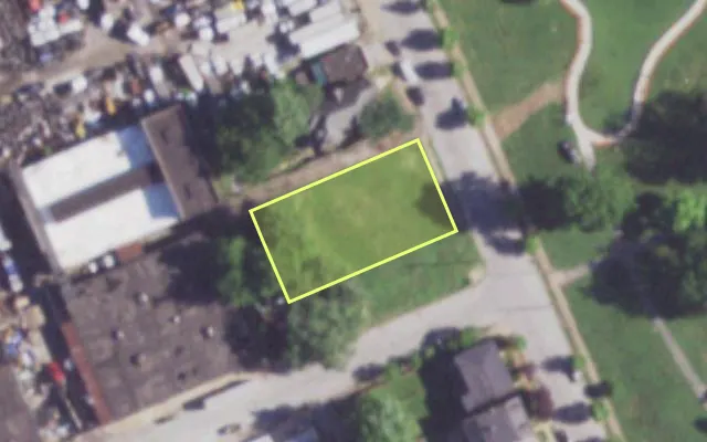 Aerial view of 3805 N 20TH ST — vacant lot, St. Louis with approximate parcel outline