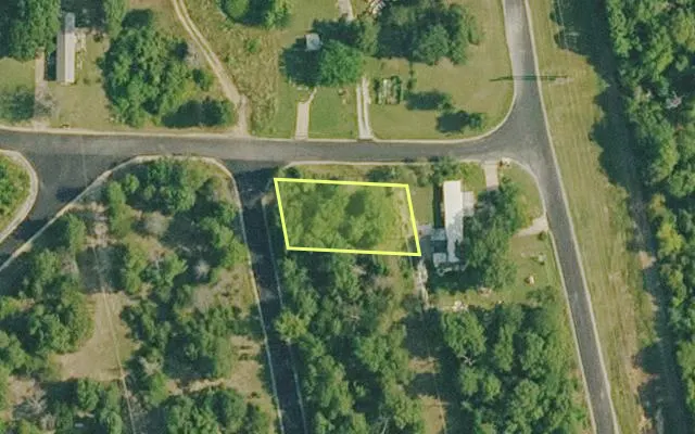 Aerial view of BAXTER County parcel 010-00527-000 — Arkansas post-auction with approximate parcel outline