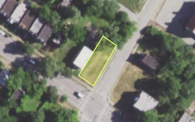 Aerial view of 5901 PAGE BLVD — vacant lot, St. Louis with approximate parcel outline