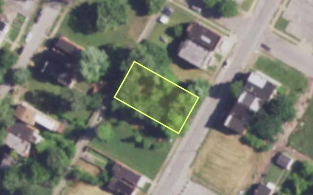 Aerial view of 1807 N SARAH ST — vacant lot, St. Louis with approximate parcel outline