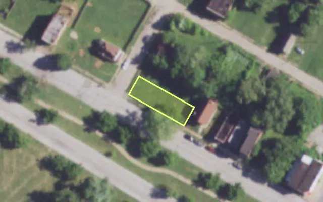 Aerial view of 3827 KOSSUTH AV — vacant lot, St. Louis with approximate parcel outline
