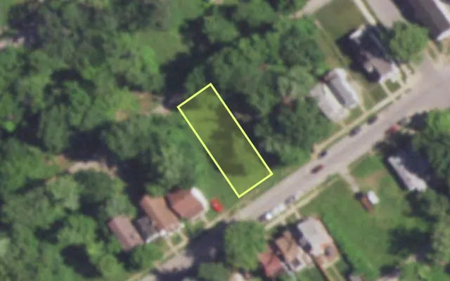 Aerial view of 5041 THRUSH AV — vacant lot, St. Louis with approximate parcel outline