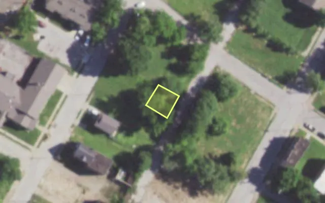 Aerial view of 1568 IRVING AV — vacant lot, St. Louis with approximate parcel outline