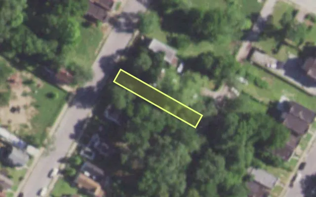 Aerial view of 1942 BELT AV — vacant lot, St. Louis with approximate parcel outline