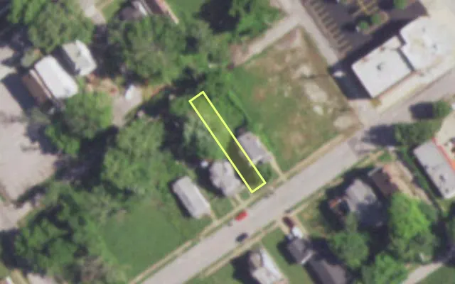 Aerial view of 5525 ROBIN AV — vacant lot, St. Louis with approximate parcel outline