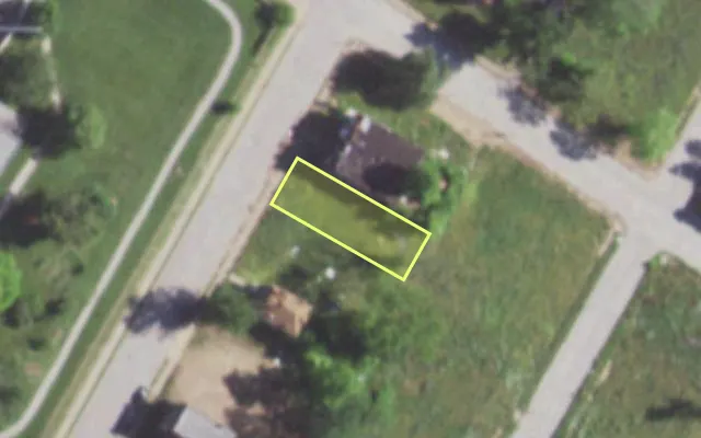 Aerial view of 1334 BELT AV — vacant lot, St. Louis with approximate parcel outline