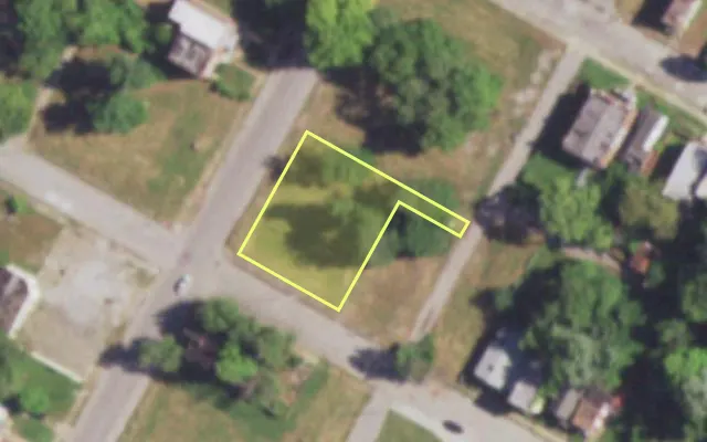 Aerial view of 1800 N TAYLOR AV — vacant lot, St. Louis with approximate parcel outline